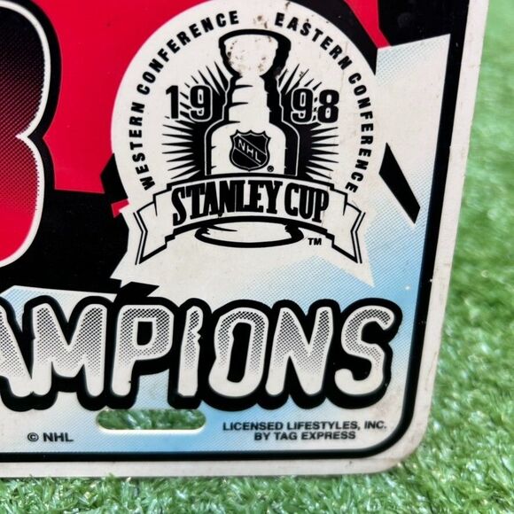 Detroit Red Wings 1998 NHL Stanley Cups Champions License Plate Souvenir Tag - Picture 2 of 3